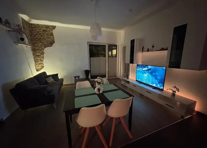 Altestaatsbank - Wohnen Inklusive Fitness & Wellness Apartman *