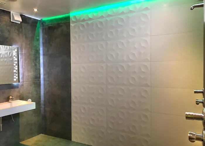 Altestaatsbank - Wohnen Inklusive Fitness & Wellness Apartman *